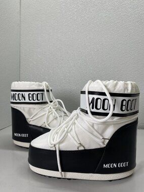 Moon Boot Unisex Icon Low White Nylon Winter Boots Size 6 White, Black